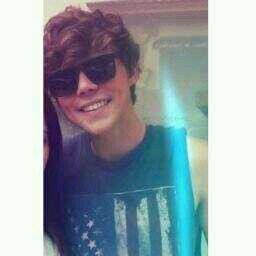 Gracie & Dallas love u so much that they gave you a free follow now go follow them @GracieJoy5SOS  &  @Directioner9518  thanks || is it hi or hey