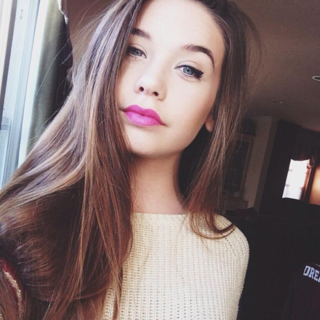 This is a fan page for makeupbymandy24