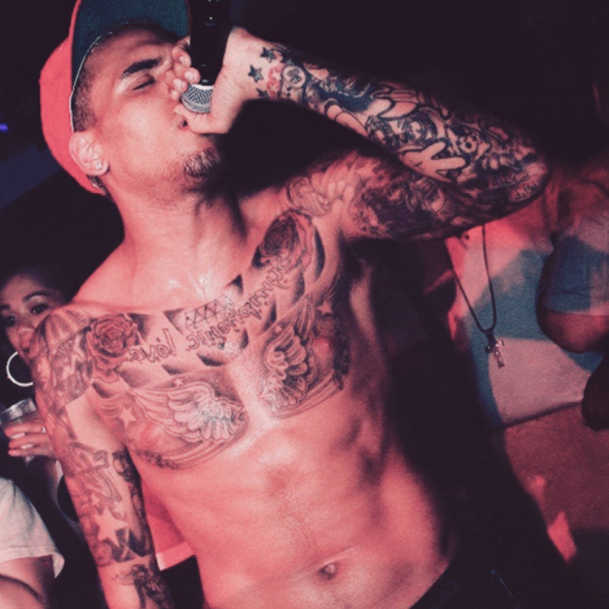 #TeamBreezy | I STAN for @ChrisBrown | X | Chris, follow me please! @CB_Entrago