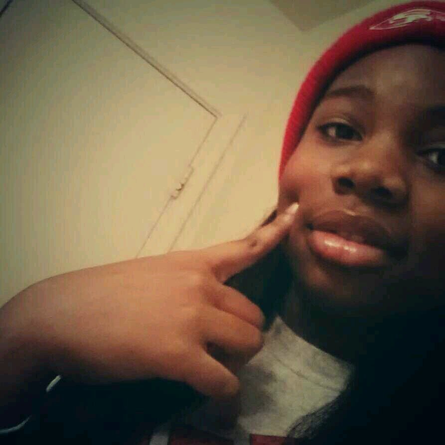 I love candy and 1D demi LOVATO 5sos ect...favorite color purple and green I love my friends and family hehehe follow me I follow back kik: kitty_kat.luver