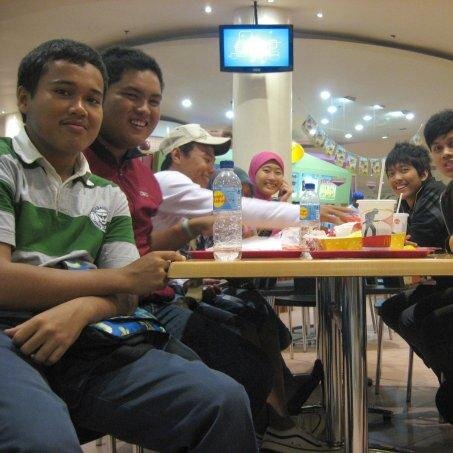 hendra_prasety0's profile picture. I don't have anything. but I have a spirit to make you smile.