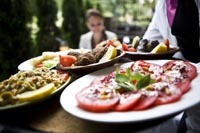 Jede Woche Dienstag 9:00 Uhr: 50 Gutscheine für ein Restaurant in Oberbayern.