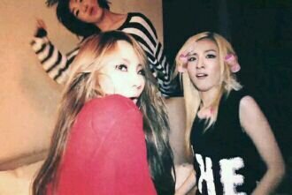 fans 2NE1 | ♥2NE1 | ♥BlackJacks | ♥Indonesia | ♥YG_Ent | ♥Korea_Selatan