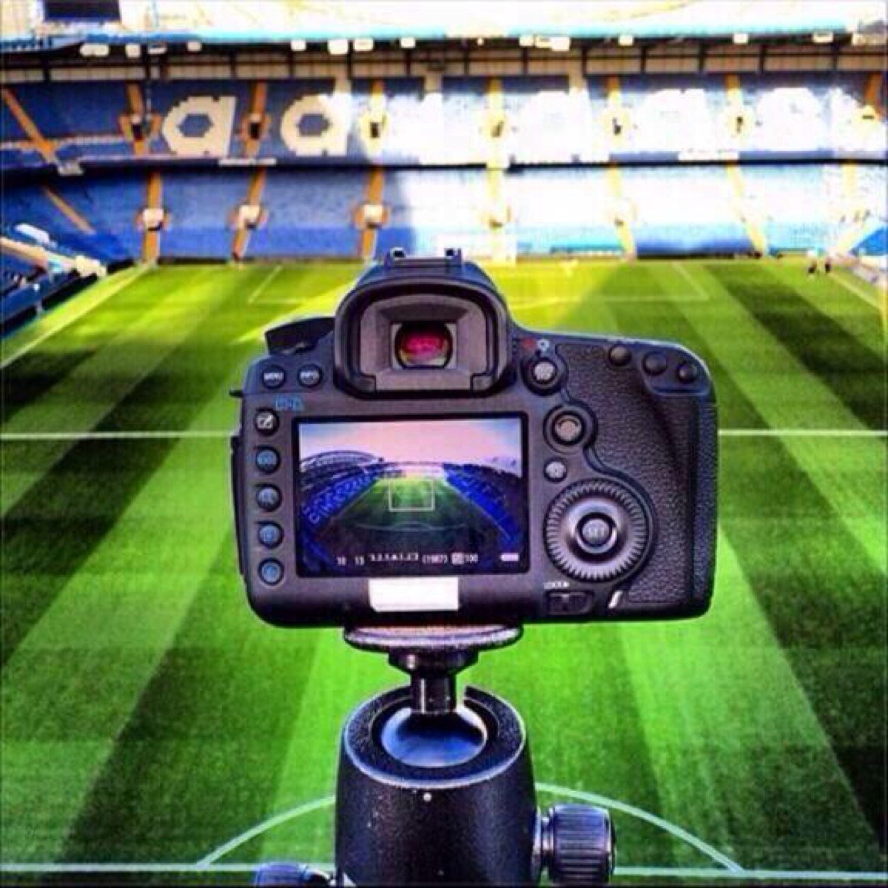 Bringing you Football Photos in HD. Request only if you follow.