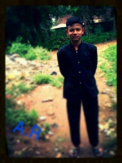 cukup tersenyum
