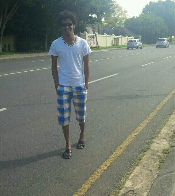 abdibush21's profile picture. I'm a simple person who hides a thousand feeling behind the happiest smile