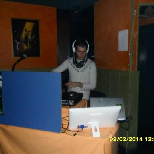 dj amateur y productor de estilos contundentes como el hardcore,newstyle,hardstyle,jumpstyle,etc.... 
Llebo tocando los platos desde hace nada mas 2 años