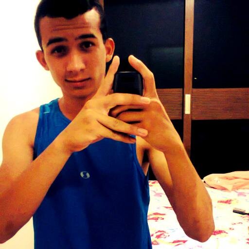 Me Chama de Tony. Tenho 17 anos e sou Flamenguista com muito orgulho. Não nasci para competir com ninguém, nasci para superar a mim mesmo.