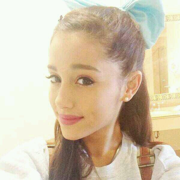 hiii I gave you a free follow so please follow @dreamlandbutera and ask for a follow back xx