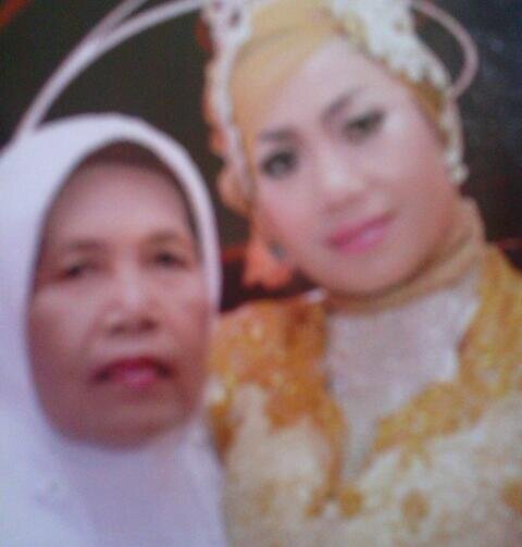 ibuq adalah sglanya,.wlopn aq bkn anak yg trbaik.,maafkn aq ibu.,klo aq blm bsa mmbhgiakn mu,.love U ibu..