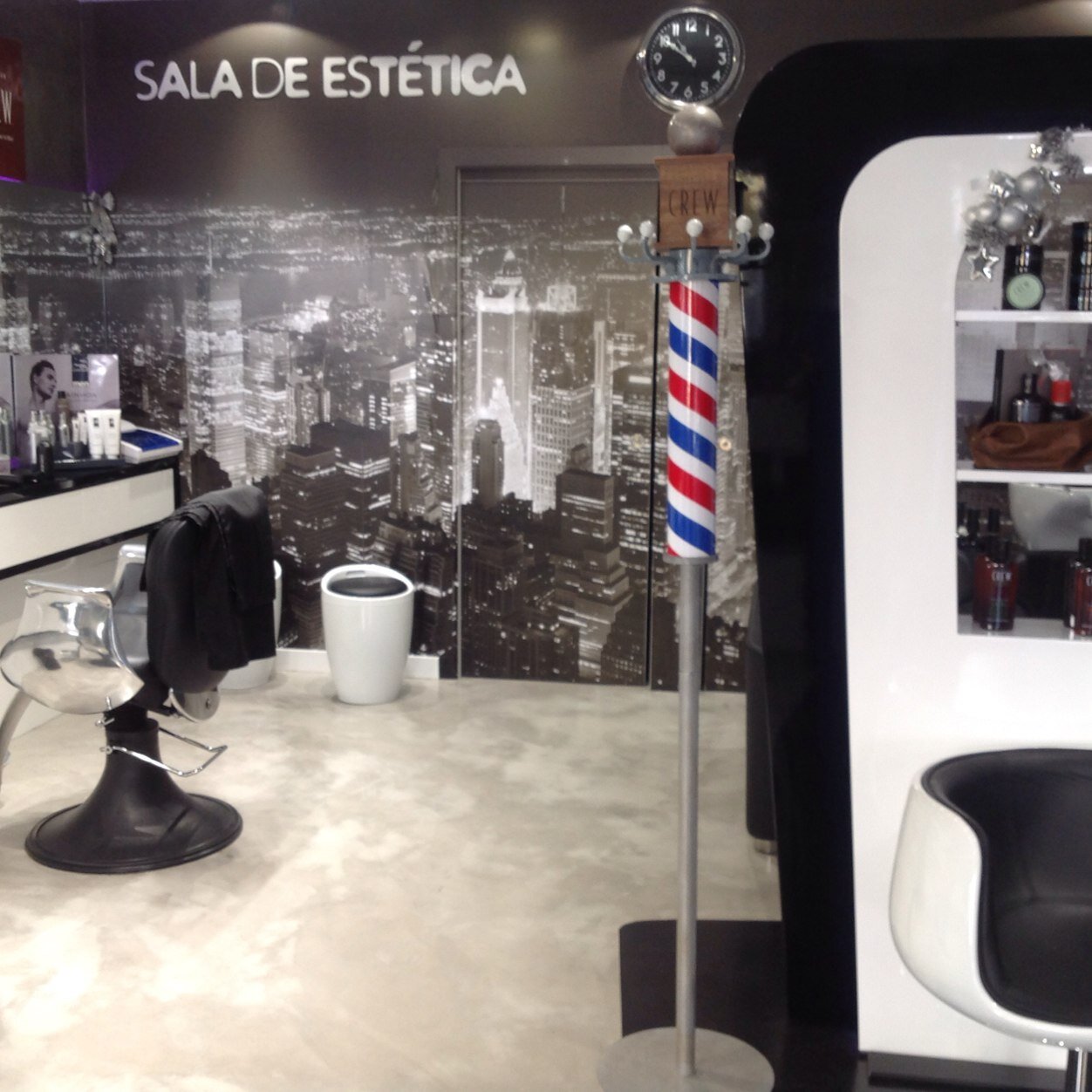 Tu peluqueria esta de aniversario,25 años a tu servicio... Y los que quedan ,espero sean muchos....