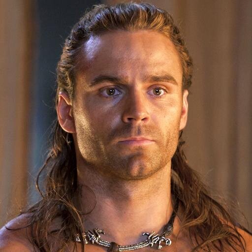 Caballero de la Guardia Real. Me vine a Dorne para proteger a Myrcella y acabé gozando de la compañía de Arianne Martell.