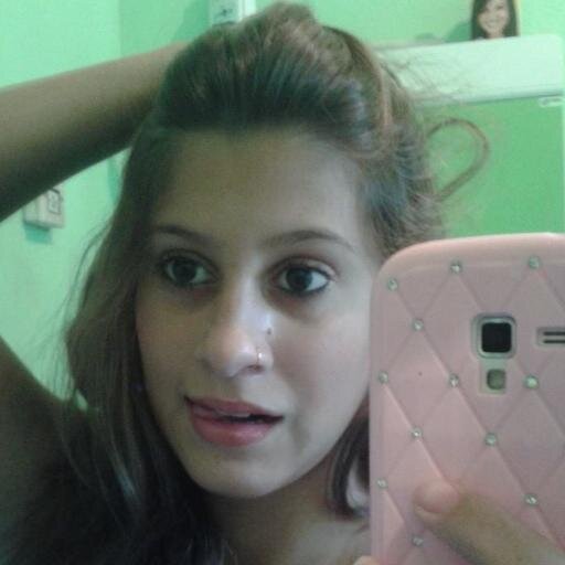 De todos os loucos
do mundo eu quis você
por que a sua loucura
parece um pouco com 
a minha / @JujuLFeLG aqui ♥