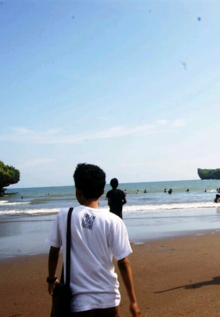 Seorang manusia yang humanis, idealis, dan fantastis.