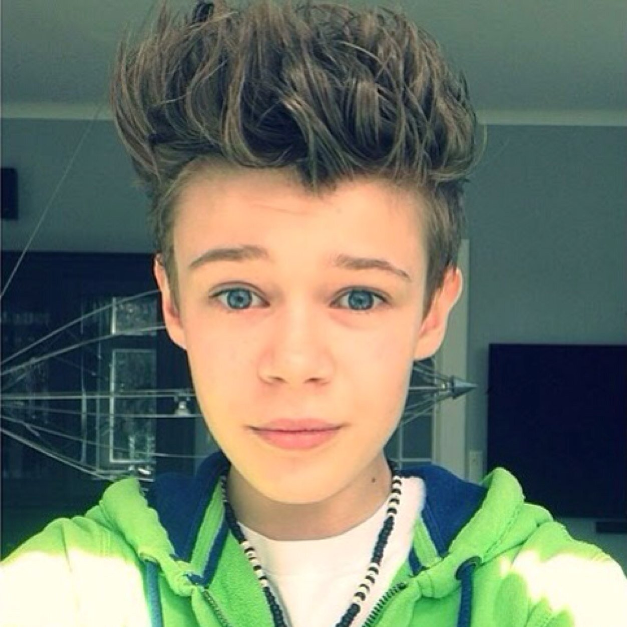 FF_freefollow4's profile picture. U Just get a free follows from @Arnier_Aryantie . Follow her,she auto follow back ;)