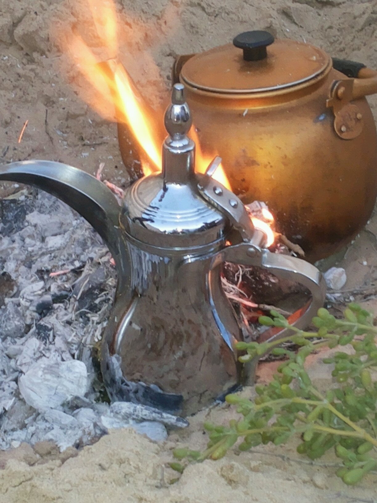 ‏موظف