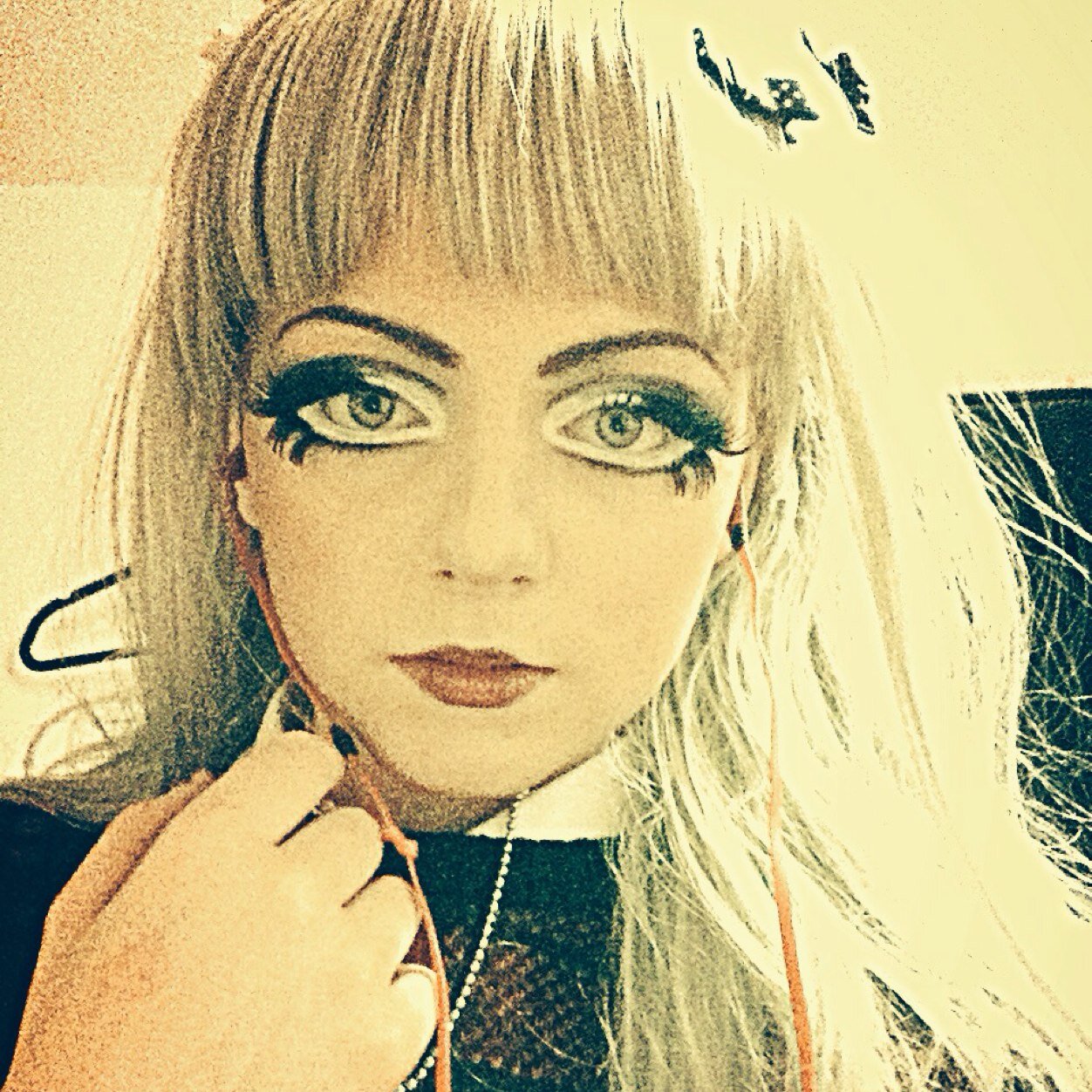 my birthname is Kelsey. my anime name is Youkagome. you can call me either. all you need to know is i love hugs ^_^