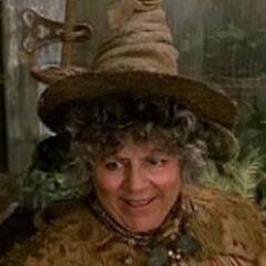 MadamSprout's profile picture. Profesora de Herbología y Jefa de la Casa de Hufflepuff.  La edad no es reflejo de la experiencia. Cuidado con la tentácula venenosa. {#Pottertty}