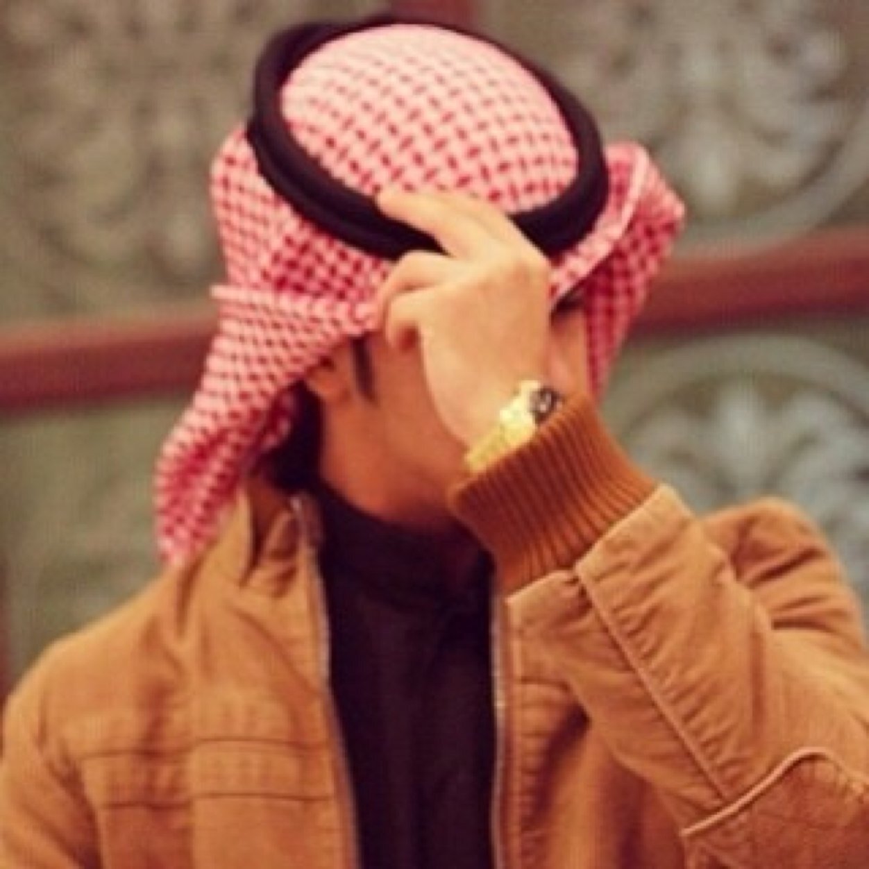 لآ أحد كَ أحد ، أكتبٌ م يخطر فِ بالي !