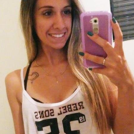 E pra você que me odeia, trago no rosto um sorriso sarcástico, um olhar cínico e nos lábios a palavra FODA-SE.
