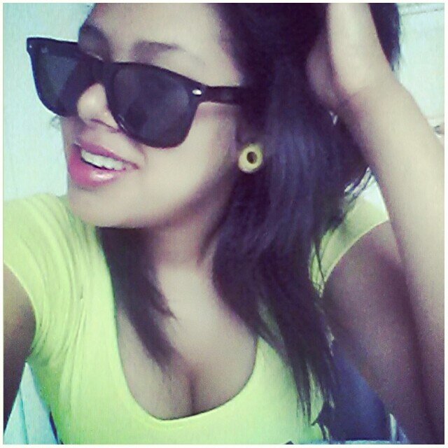 EuuoôÔ ?  Aiai Estranha, difícil,anti-social, idiota,boba, tímida,complicada,besta,louca,estressada e FELIZ dimaix da contaâ xXD *.*