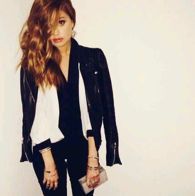 Follow me in this account @josebrau99 #DebbyYouAreMyIdolForever♥ @DebbyRyan Enter in the galaxy of the Debby http://t.co/Tb5bhV7Q2s