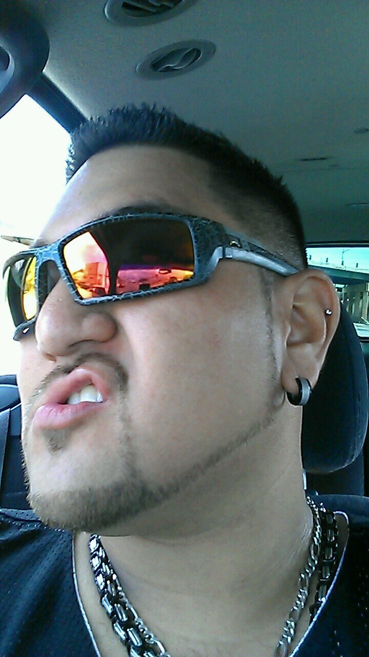 I Live life to its fullest and have fun when doin it...I like to be a go getter, i see something i like and i go n get it. I live my dreams #Yolo