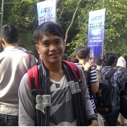 susah senang yang penting happy
snep snep snep snep :)
