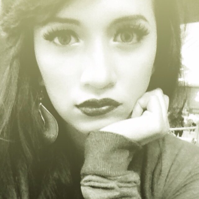 A Singer who loves to write..
A Daydreamer and a Nightcrawler..
Basically..Just an ordinary girl lookin' for extraordinary life!! :)