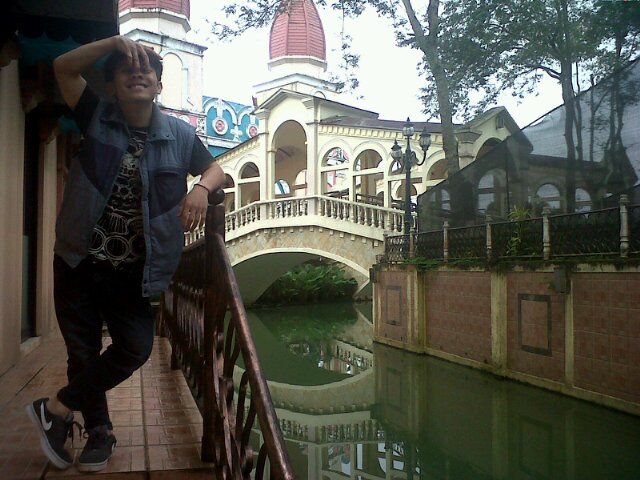 RiskyCumen's profile picture. KEBAHAGIAAN KUNCI UNTUK SUKSES