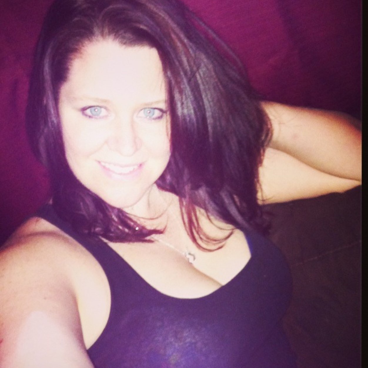 34 y o mama of 6 kiddos age 2-16 Busy with sports & fam. Lots of awesome pals. I trust noone, trust has to be earned.