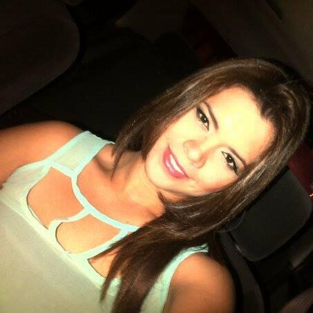 Estudiante de relaciones publicas y comunicaciones, trabajadora,amante de la vida y enamorada del amor.