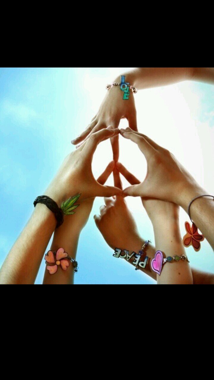 bal_muge_'s profile picture. Bugün buldum bugün yerim,Hak kerimdir yarına ,
Zerrece tamahım yoktur şu dünya varına ,
Rızkımı veren Hüda dır kula minnet eylemem .
🍀