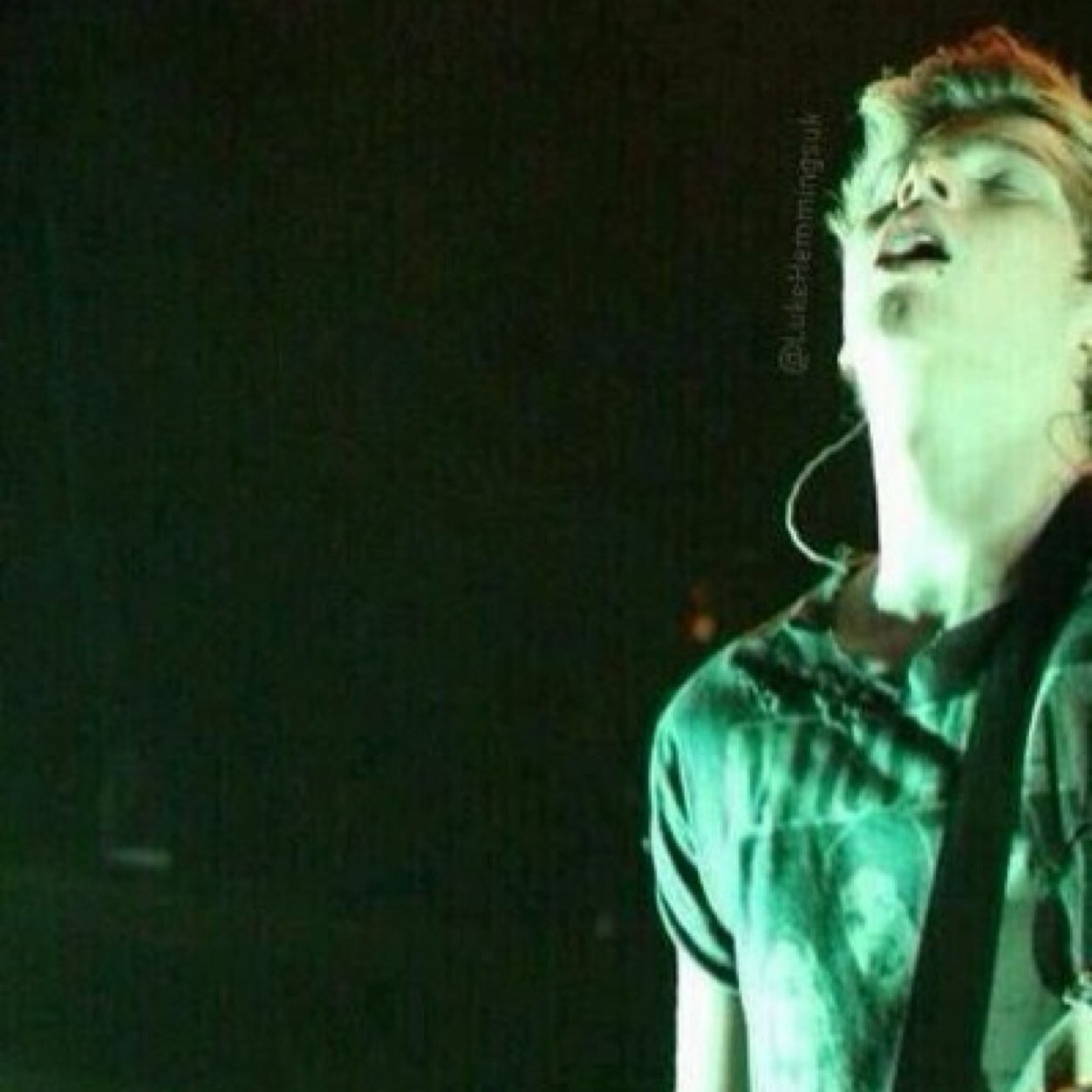 follow @moonkissmalum and ask for a follow back!!