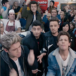 Hej nazywam się Klaudia. Chodzę do 6 klasy . W maju skącze 12 lat. Moje zainteresowania to: piłka nożna, muzyka oraz śpiew. Kocham One Direction ♥.