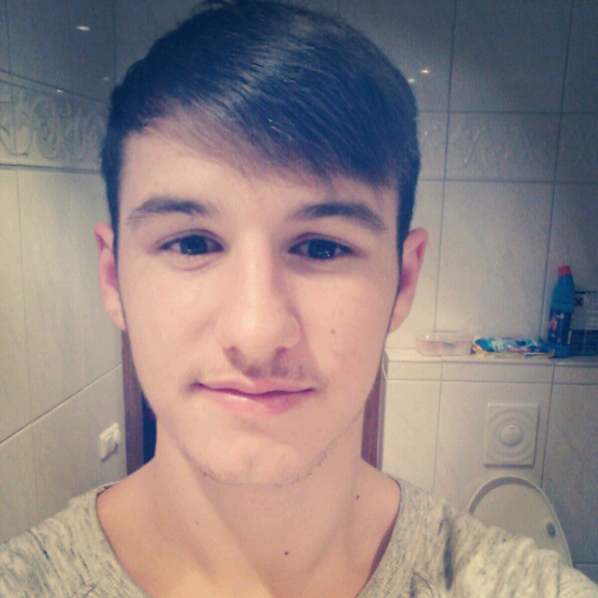 18 years old - Dutch - German - Singer - Drummer - Jeffree Stars - Demi Lovato - Erra - Novelists - Metalcore - Deathcore #brutalshit #shoeobsessed #freedom