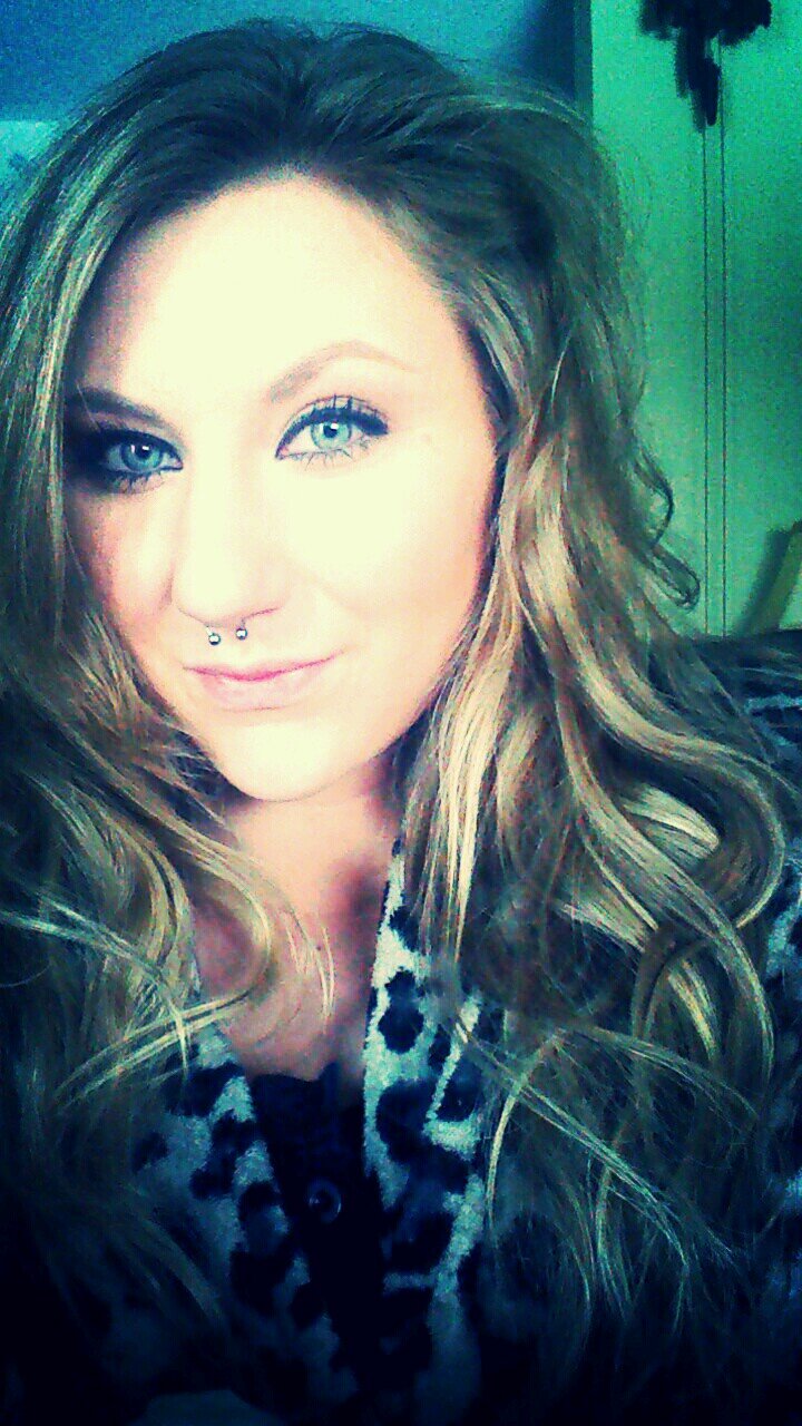 bmblume11's profile picture. Is this real love or is it just madness?