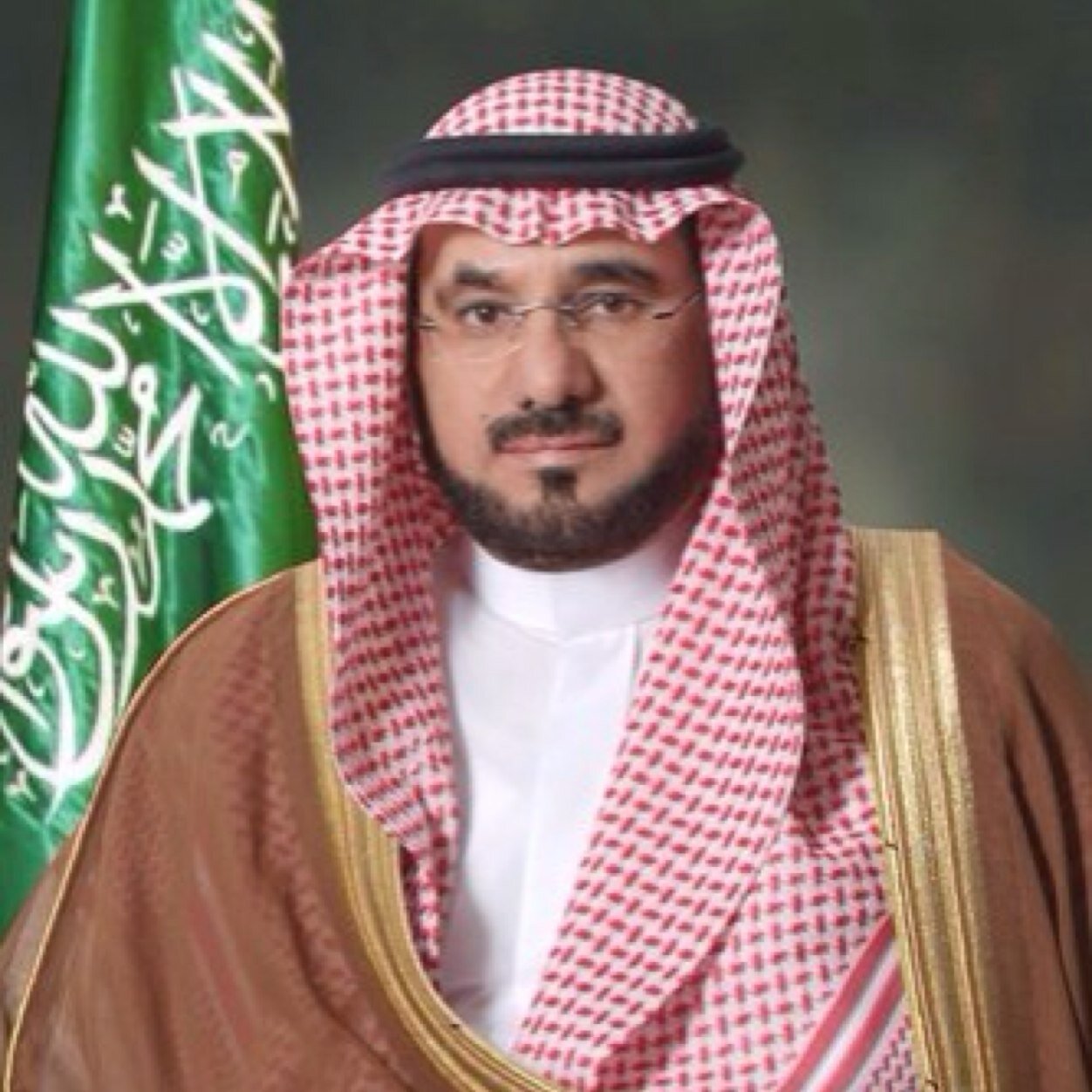 كاتبٌ يعشق وطنه.