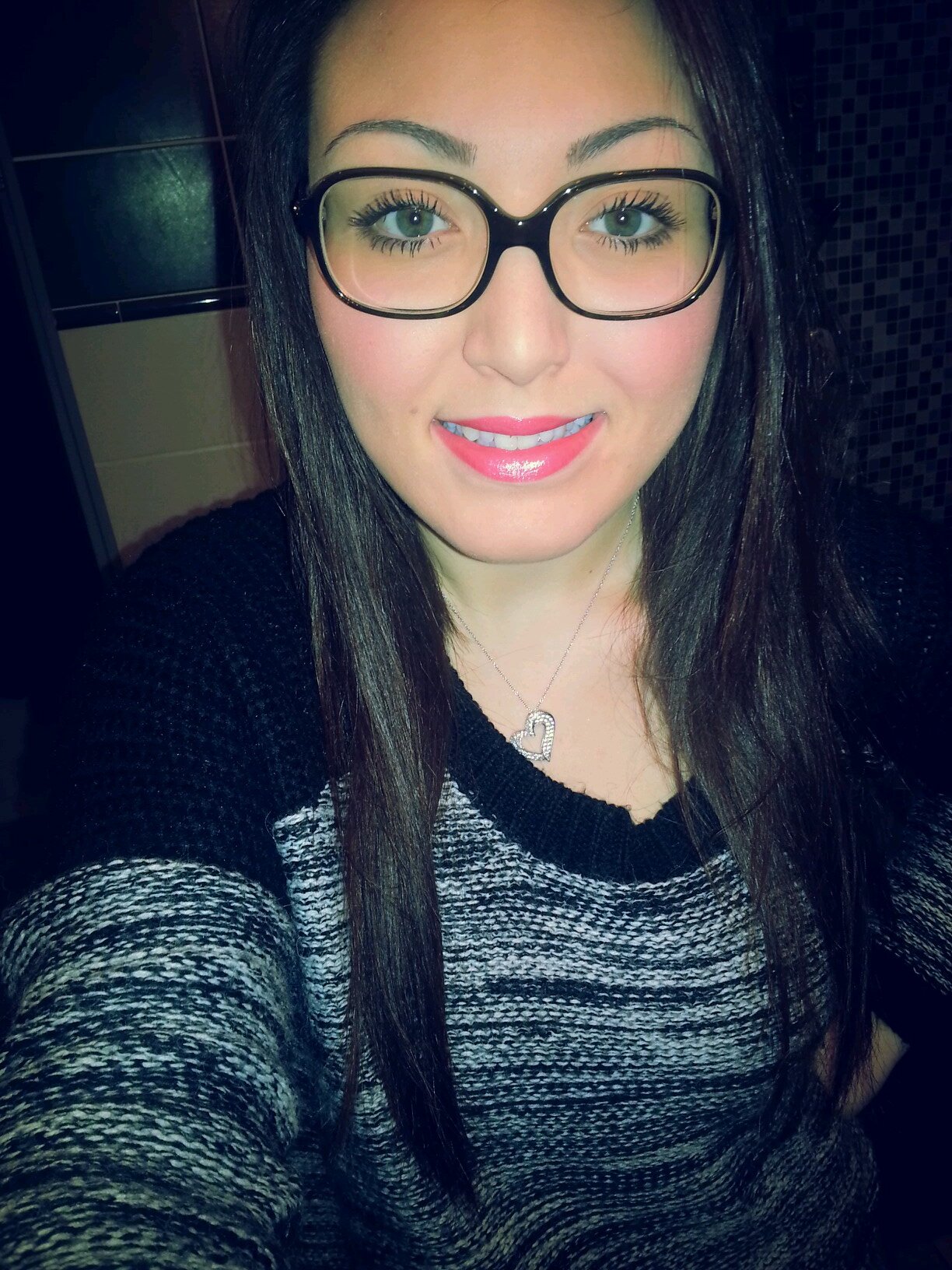 Personne ne passe par hazard dans ta vie. Tous ont quelque chose à apporter.                           Snapchat: Ninaw13