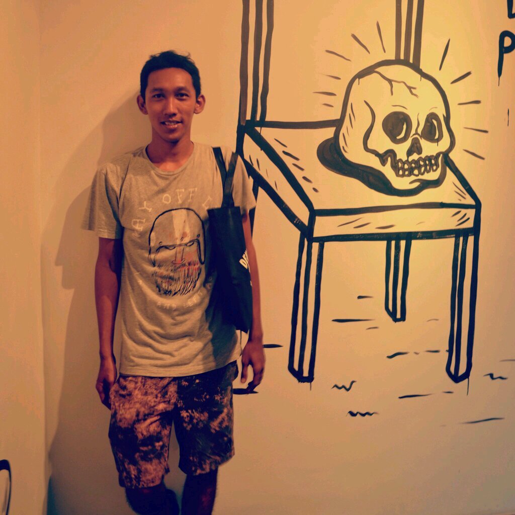 wakidoe's profile picture. ΔTHOME  - between the tree's over the sea I'll go till I'm home..