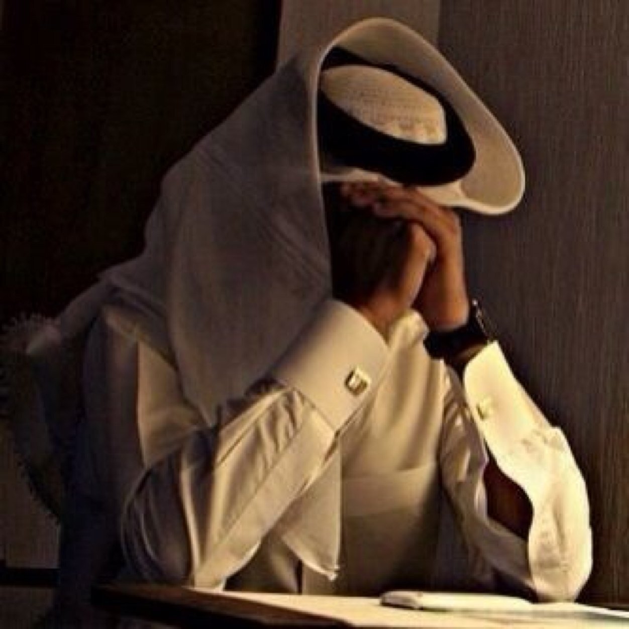 السؤال كيف يراك ((الناس)) لكن السؤال كيف أنت تري (( نفسك )).**
