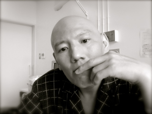 go_go_hevean's profile picture. 2009年夏に「急性骨髄性白血病」で緊急入院。IT系のプロデュースとコンサルが仕事です。白血病って10万人に5〜6人が原因不明で急に発病する病気らしい。病院のクリーンルームの中心で叫んでみます。家は入間市、病院は広尾です。