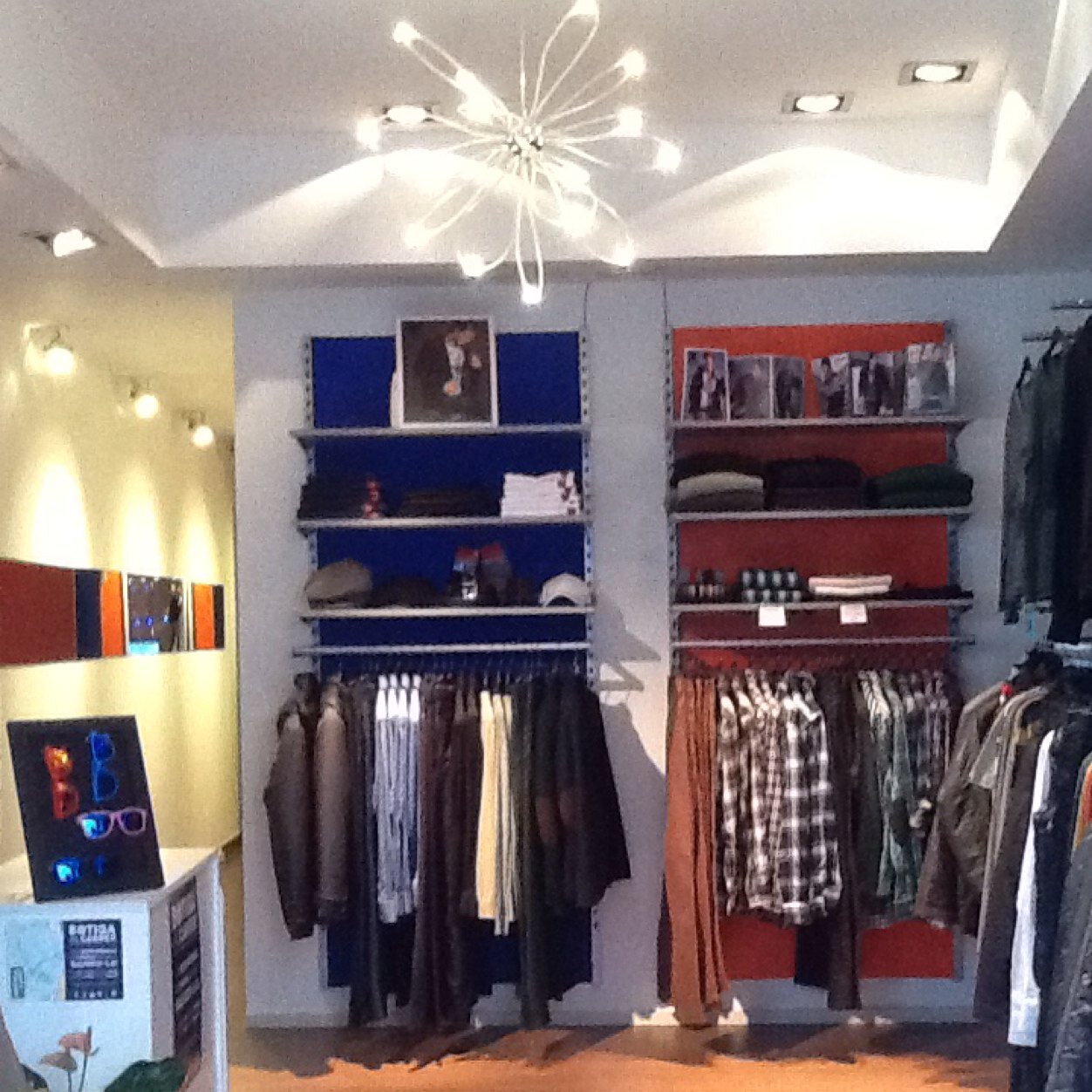 Tu tienda de ropa masculina en el centro de Sitges. Puedes encontrar la mejor moda, de calidad, actual y asequible.