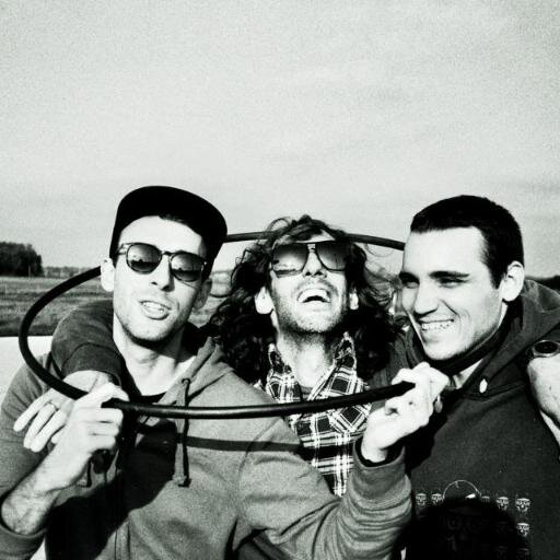 vvhile's profile picture. rock and roll duo from Belgrade, Serbia.