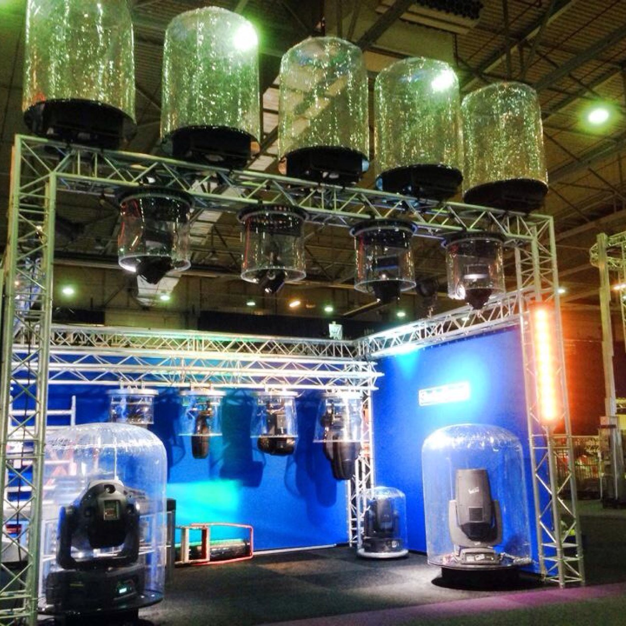 Shelby-Rent verhuurt bescherming/regenkappen voor movingheads