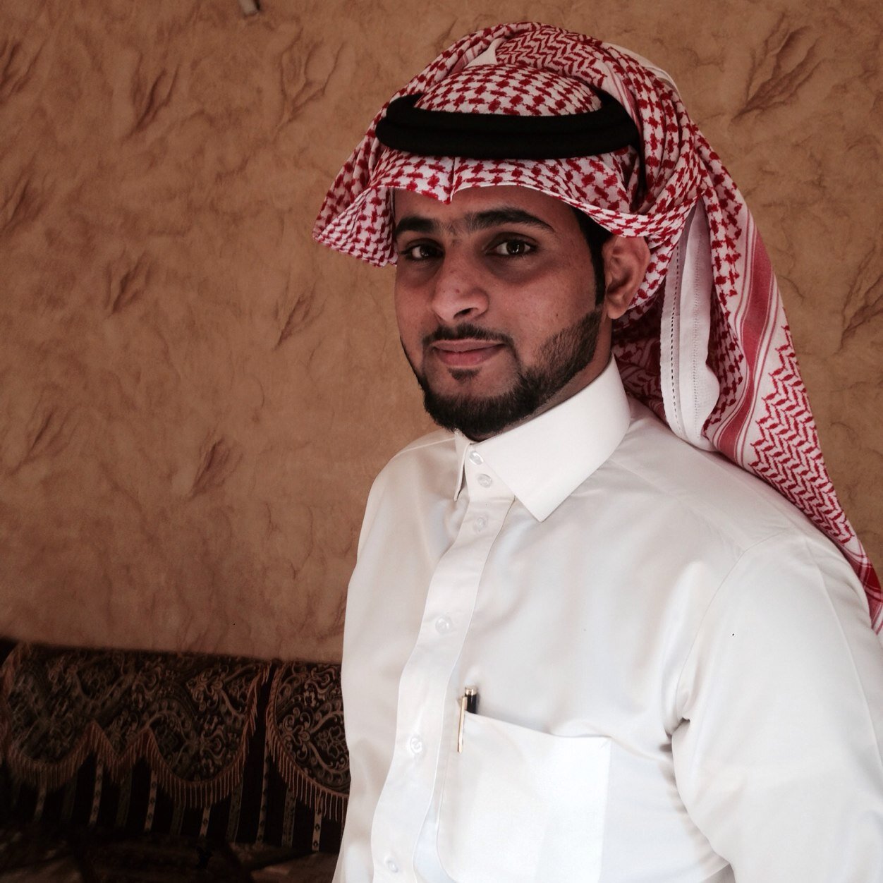 متذوق للشعر وعاشق للـزعـيـم ❤️ 29BFC951