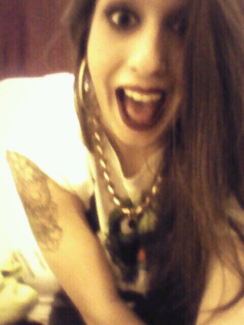 XianaWest's profile picture. Una mujer que no tiene suerte con los hombres pero sabe la suerte que tiene y tampoco soy una completa inútil; por lo menos sirvo de mal ejemplo.  / Barça OLE!