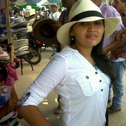 lauralizethabri's profile picture. 