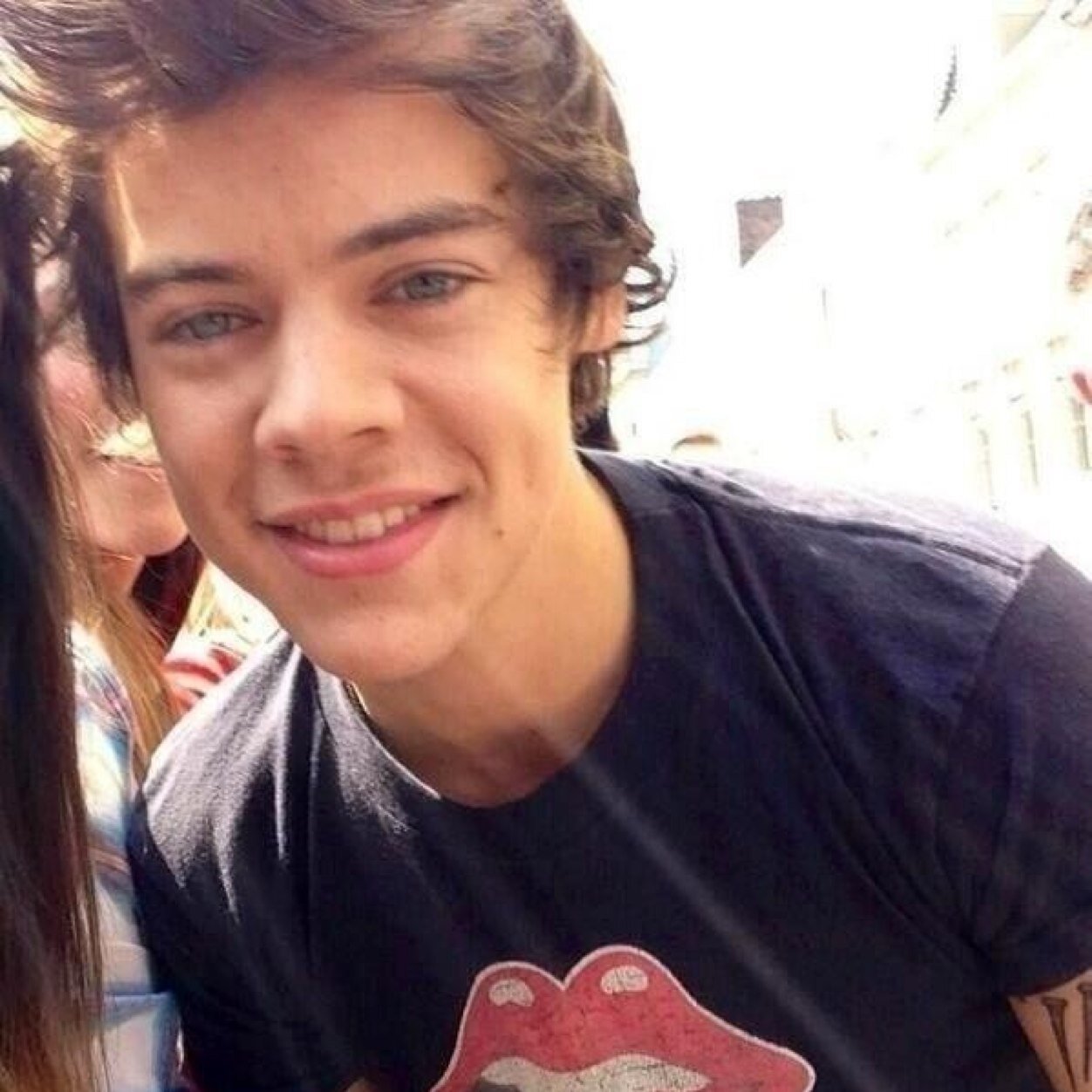 I love Harry Styles, if I follow you I will most likely favorite every tweet you post.