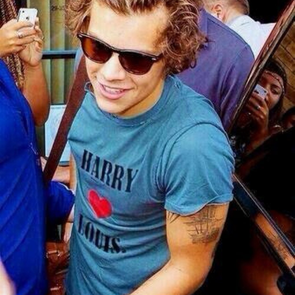 i gave u a free follow, now pls follow/ @nialldelrayy bc fab